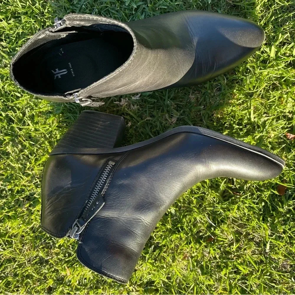 EUC FRYE Judith Double Zip Stacked Heel Pointed Toe Ankle Boots in Black Size 9M - Picture 12 of 17